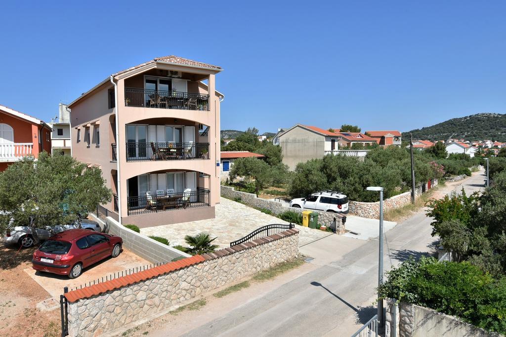 Apartmani Natasa Nino Jezera, Murter 外观 照片